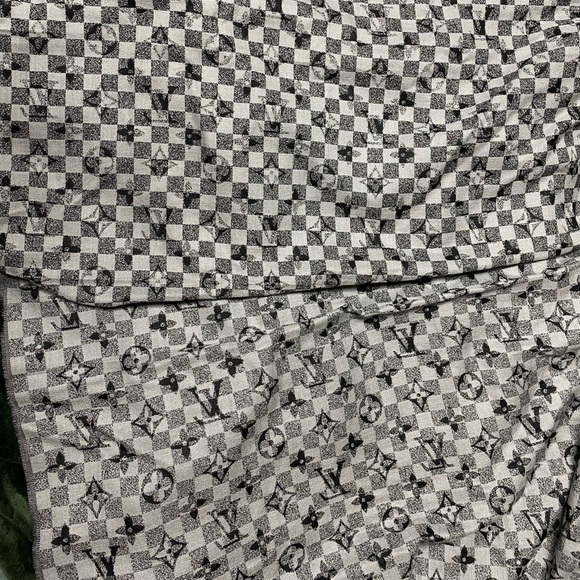 Louis Vuitton Men’s Scarf Black and White Damier with LV Print Silk/Wool NWT/Box - Picture 5 of 7